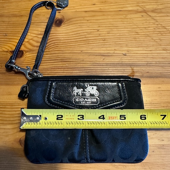 Coach wristlet - Picture 6 of 7